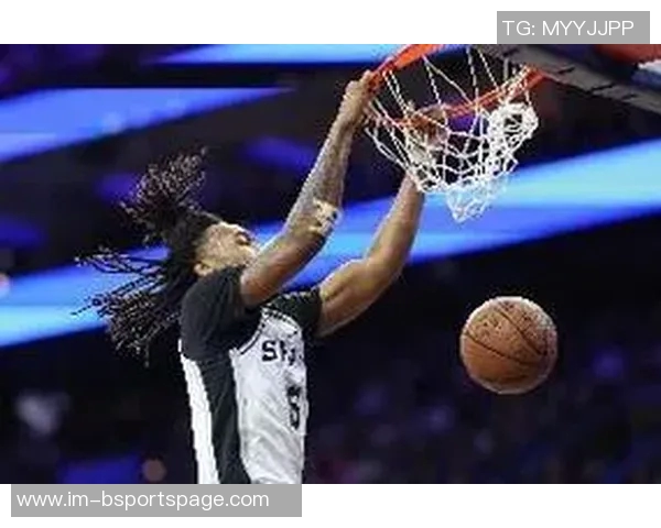 卡斯尔表现出色25分钟内高效砍下16分9助攻仅1次失误助力球队胜利